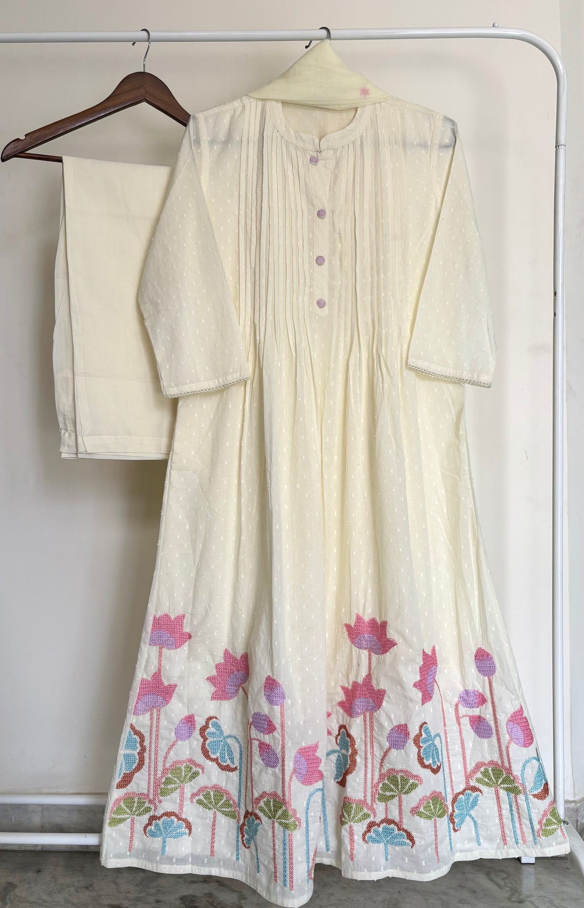 Off-White Mul Cotton Cross-Stitch Embroidered Suit Set