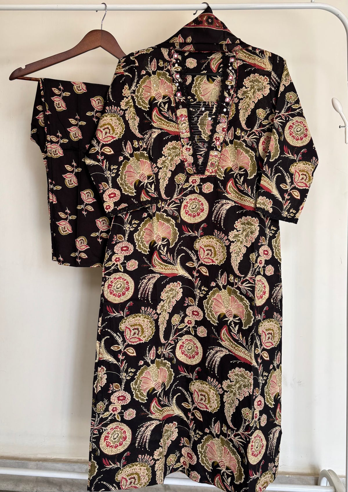 Black Kalamkari Floral Printed Cotton Suit Set